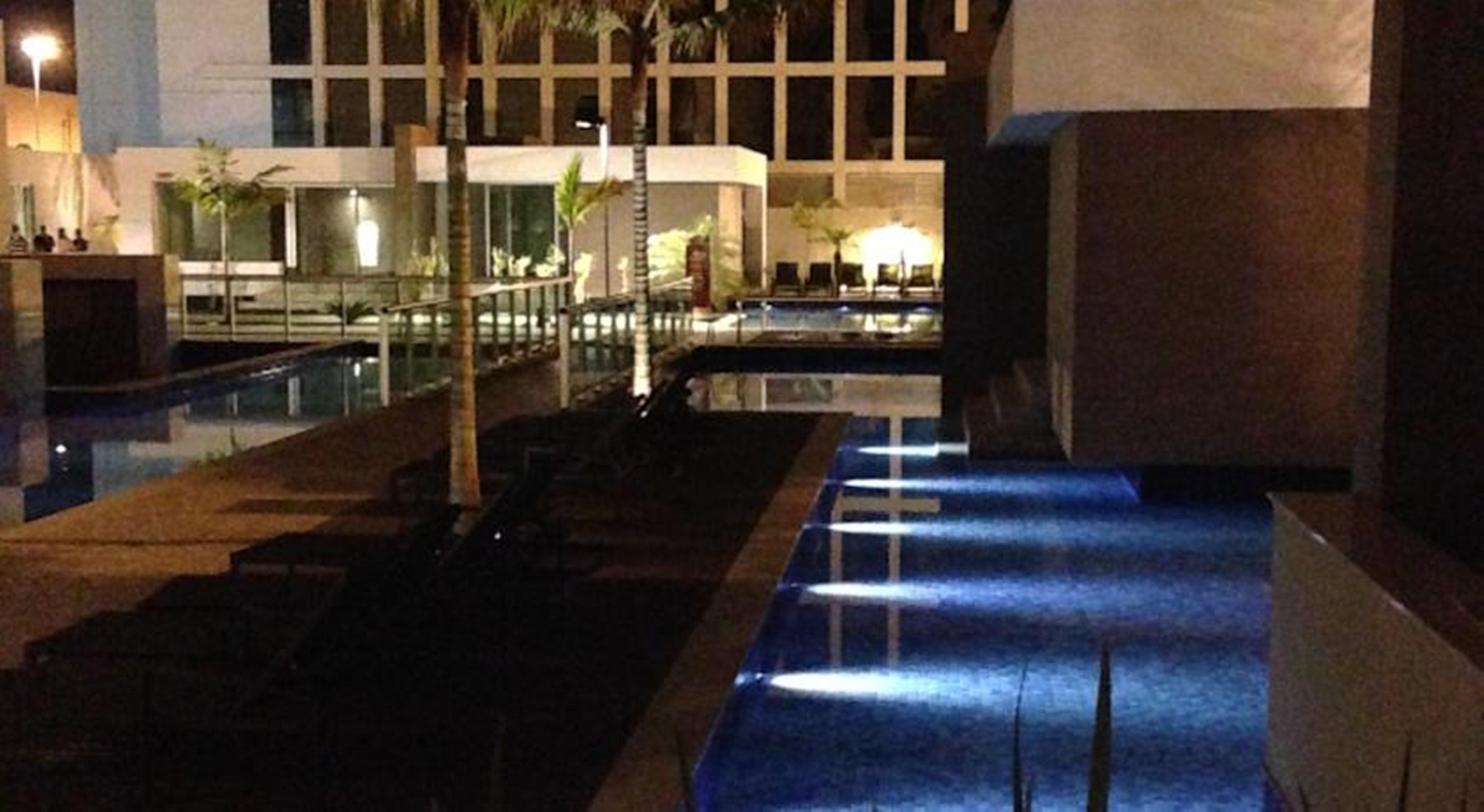 Jade Hotel Brasilia Candangolandia Exteriör bild The pool at the hotel