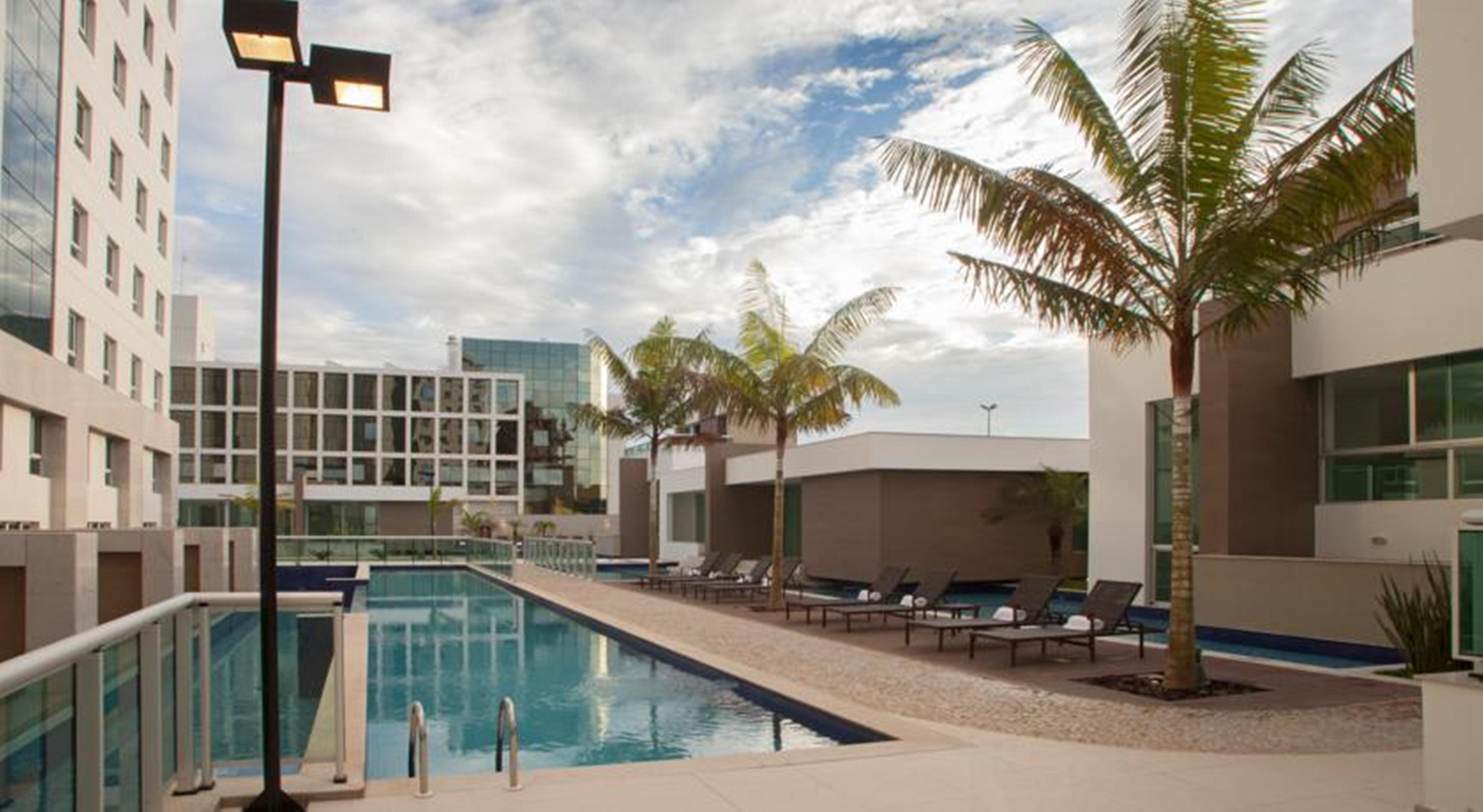 Jade Hotel Brasília Exteriör bild The pool at the Hotel Indigo Scottsdale