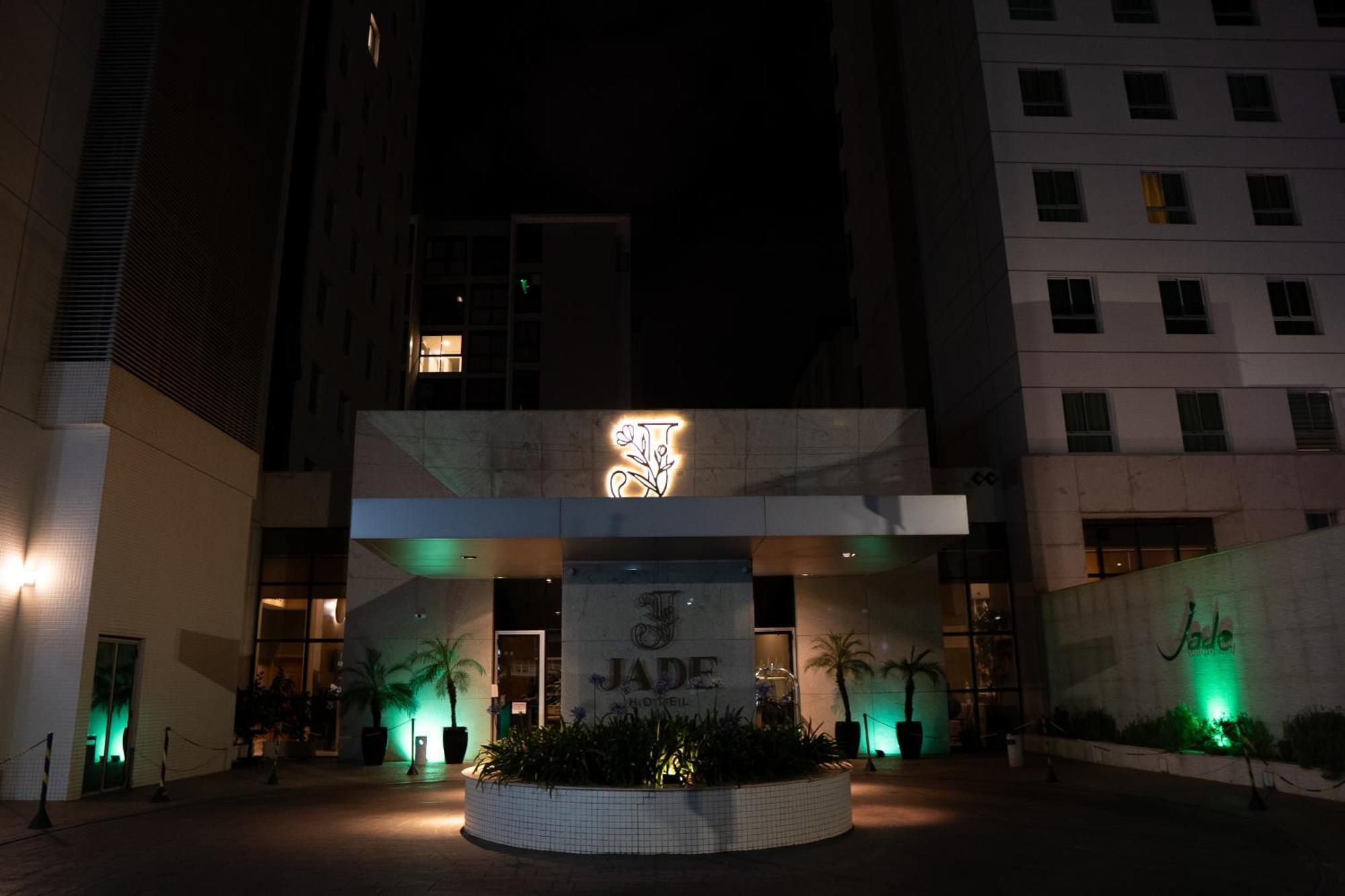 Jade Hotel Brasília Exteriör bild The entrance of the hotel