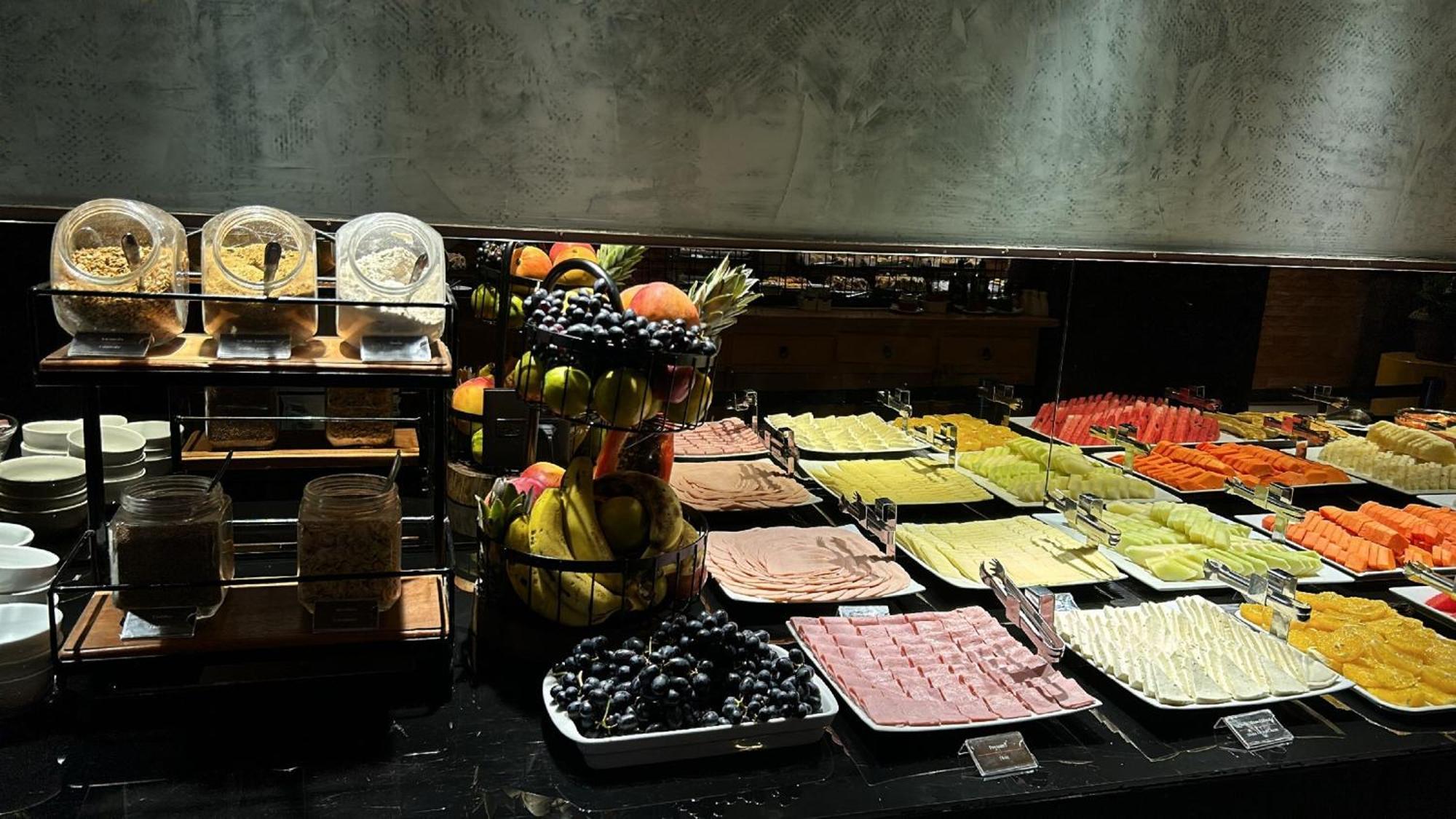 Jade Hotel Brasilia Candangolandia Exteriör bild A buffet at a hotel