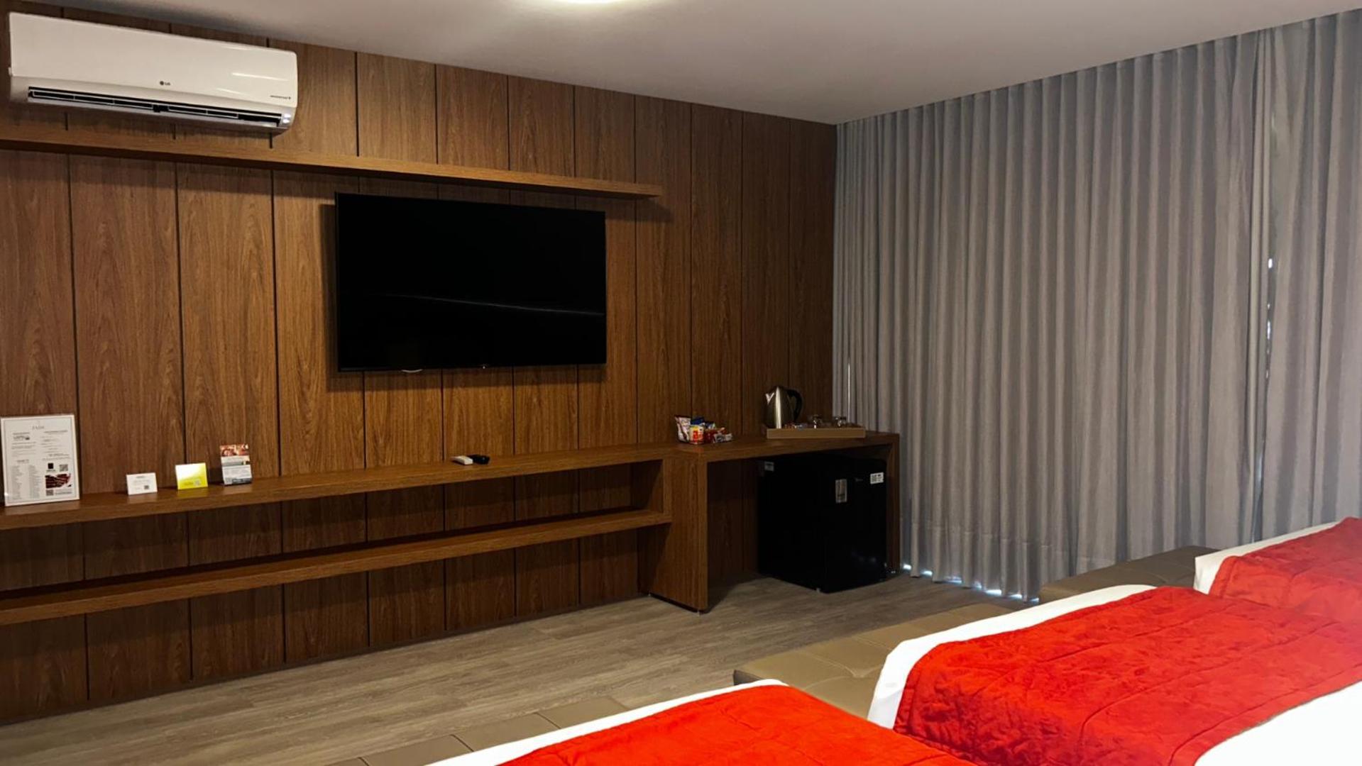 Jade Hotel Brasilia Candangolandia Exteriör bild A room at the hotel
